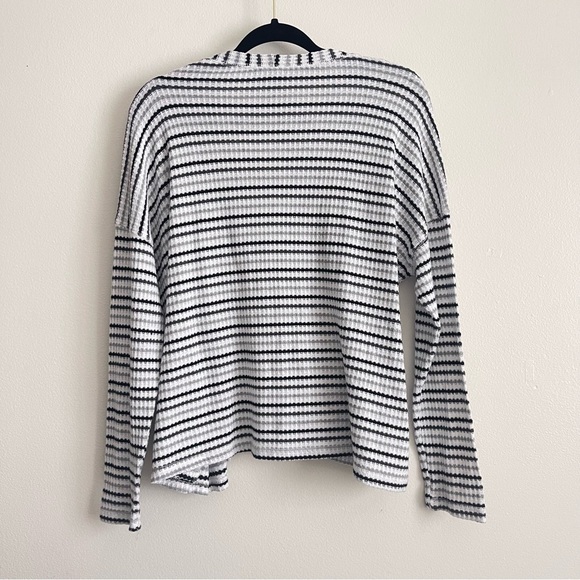 Daytrip Buckle Stripes V-Neck button up striped cardigan women’s size large - Picture 2 of 6